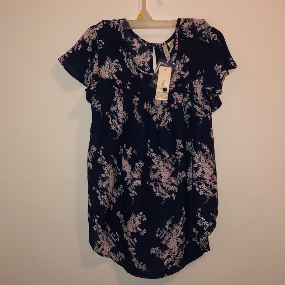 Flowered pattern top